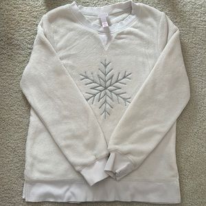 fluffy white snowflake sweater size M
